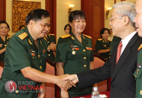 Tổng Bí thư Nguyễn Phú Trọng gặp mặt các đại biểu dự Đại hội Công đoàn Quân đội lần thứ 8 - ảnh 1